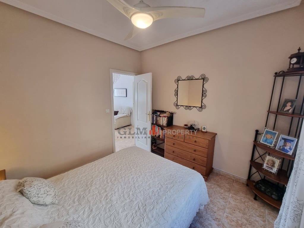 Apartment for sale in Los Alcazares with pool - € 229,000 (Ref: 9431820)