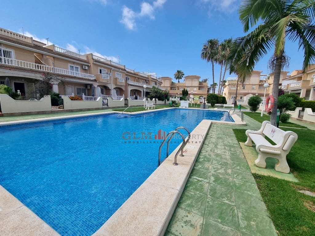 Apartment for sale in Los Alcazares with pool - € 229,000 (Ref: 9431820)