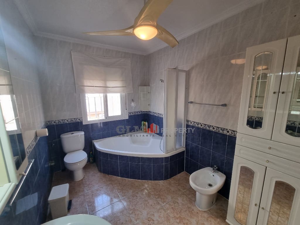 Apartment for sale in Los Alcazares with pool - € 229,000 (Ref: 9431820)