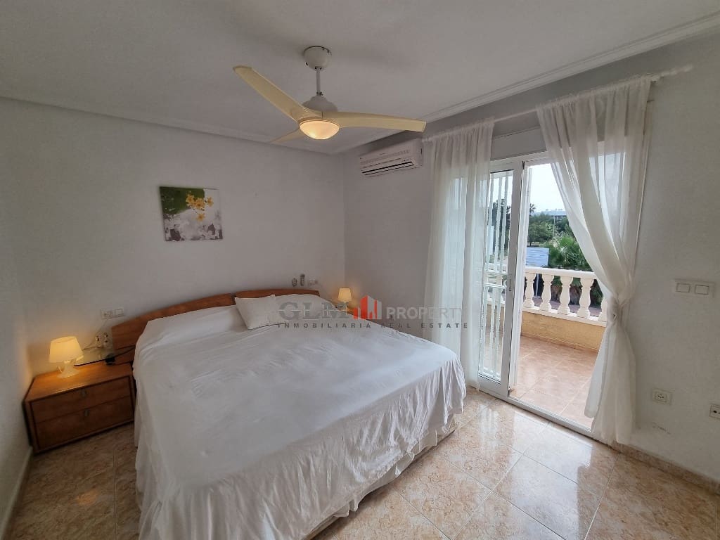 Apartment for sale in Los Alcazares with pool - € 229,000 (Ref: 9431820)