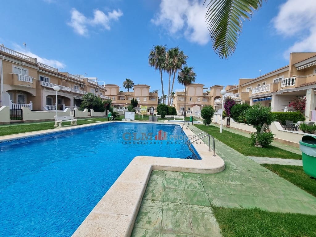 Apartment for sale in Los Alcazares with pool - € 229,000 (Ref: 9431820)