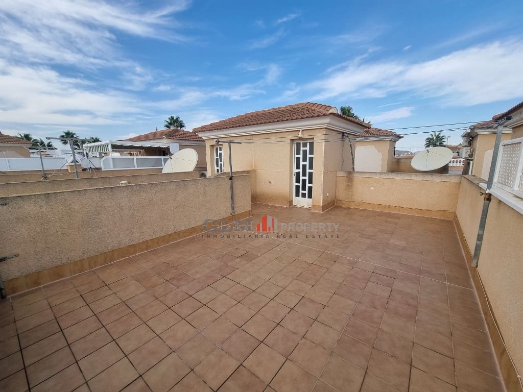 Apartment for sale in Los Alcazares with pool - € 229,000 (Ref: 9431820)