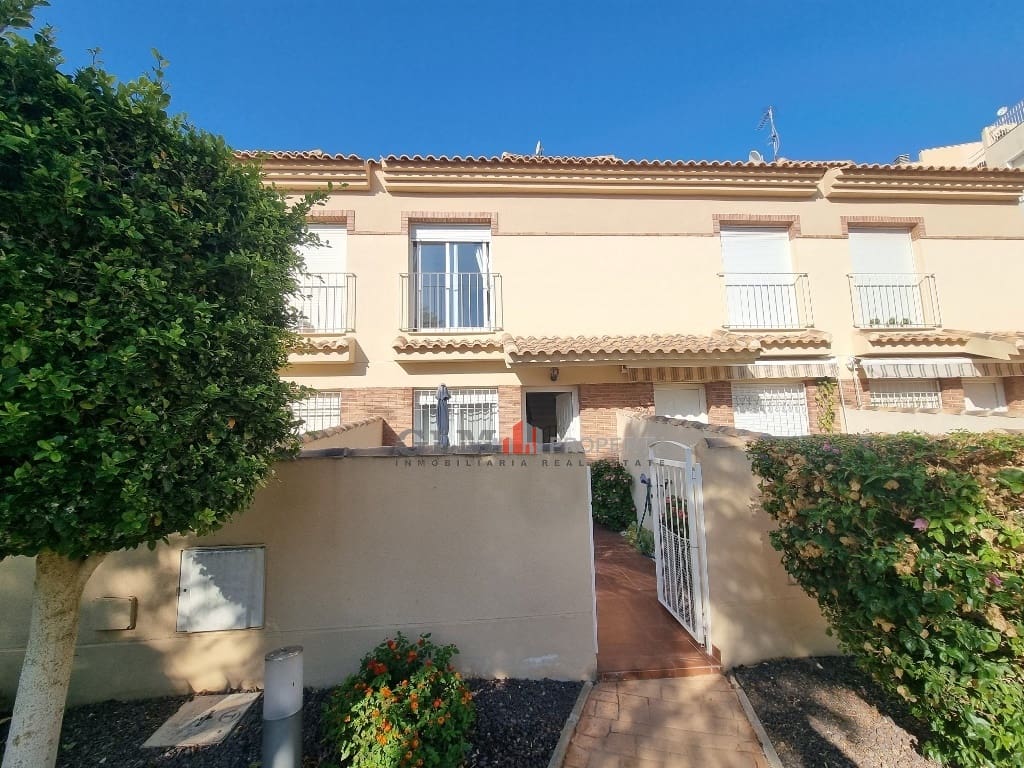 3 bedroom Apartment for sale in Los Alcazares with pool - € 189,000 (Ref: 9431823)