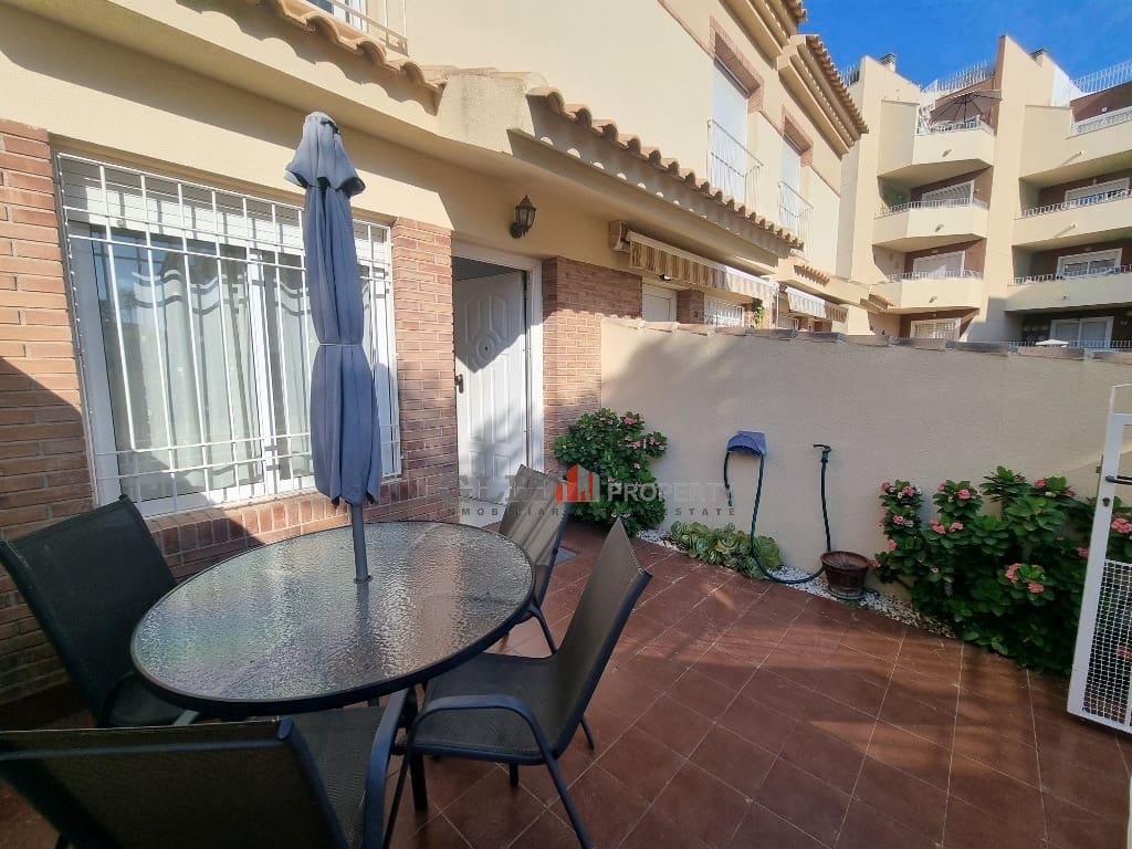 3 bedroom Apartment for sale in Los Alcazares with pool - € 189,000 (Ref: 9431823)