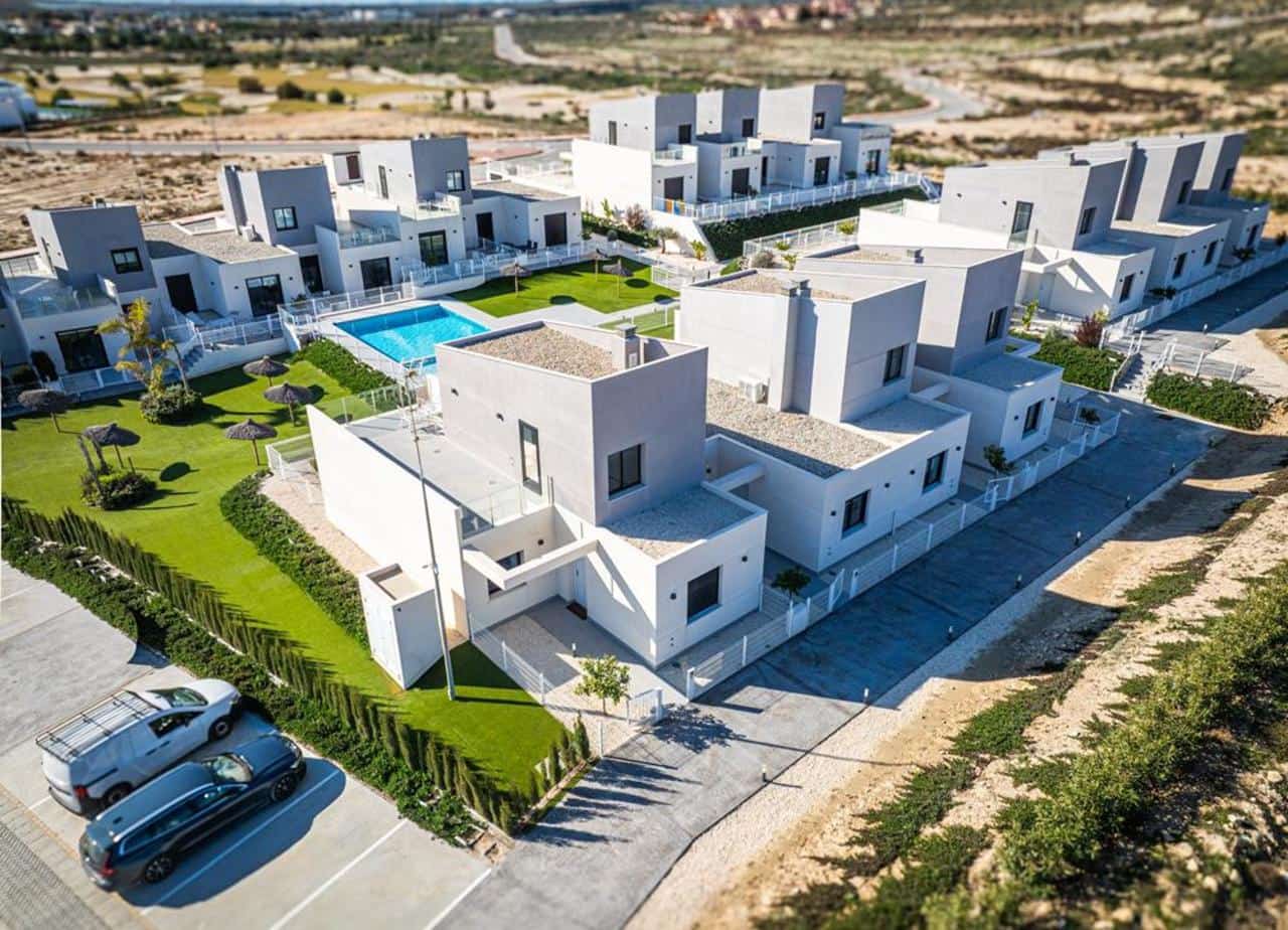 3 quarto Casa em Banda para venda em Banos y Mendigo com piscina garagem - 329 000 € (Ref: 9521518)