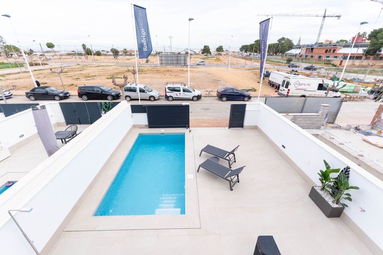 3 soveværelse Villa til salg i San Pedro del Pinatar med swimmingpool - € 410.000 (Ref: 9569463)