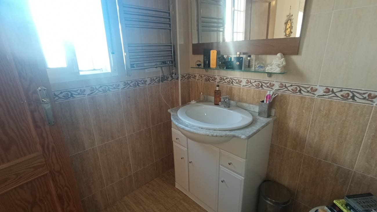 Chalet de 4 habitaciones en Avileses en venta con piscina - 340.000 € (Ref: 9641036)