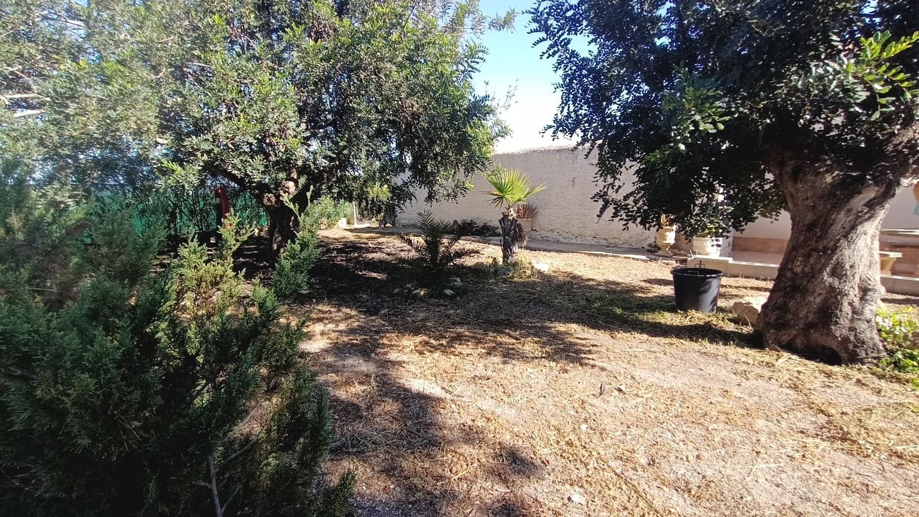 Chalet de 4 habitaciones en Avileses en venta con piscina - 340.000 € (Ref: 9641036)