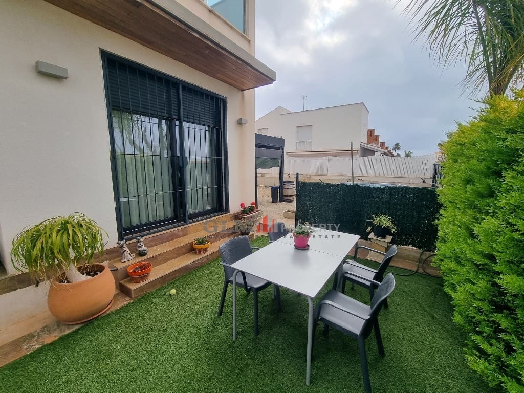 3 soveværelse Lejlighed til salg i Los Alcazares - € 699.950 (Ref: 9653015)