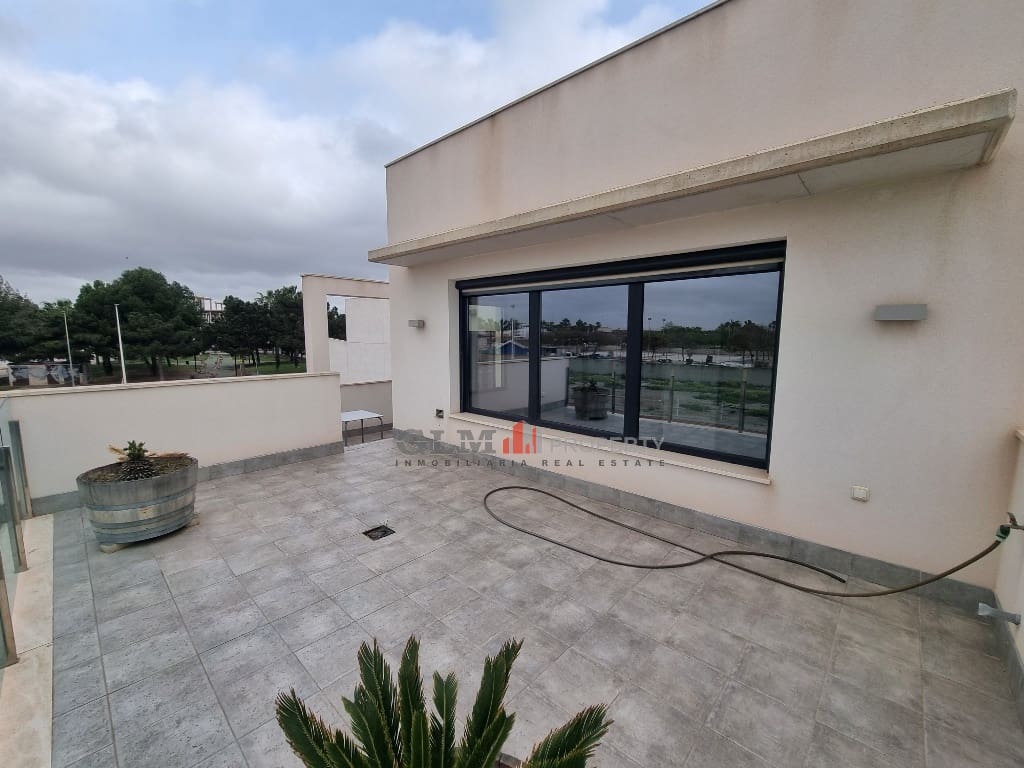 3 soveværelse Lejlighed til salg i Los Alcazares - € 699.950 (Ref: 9653015)