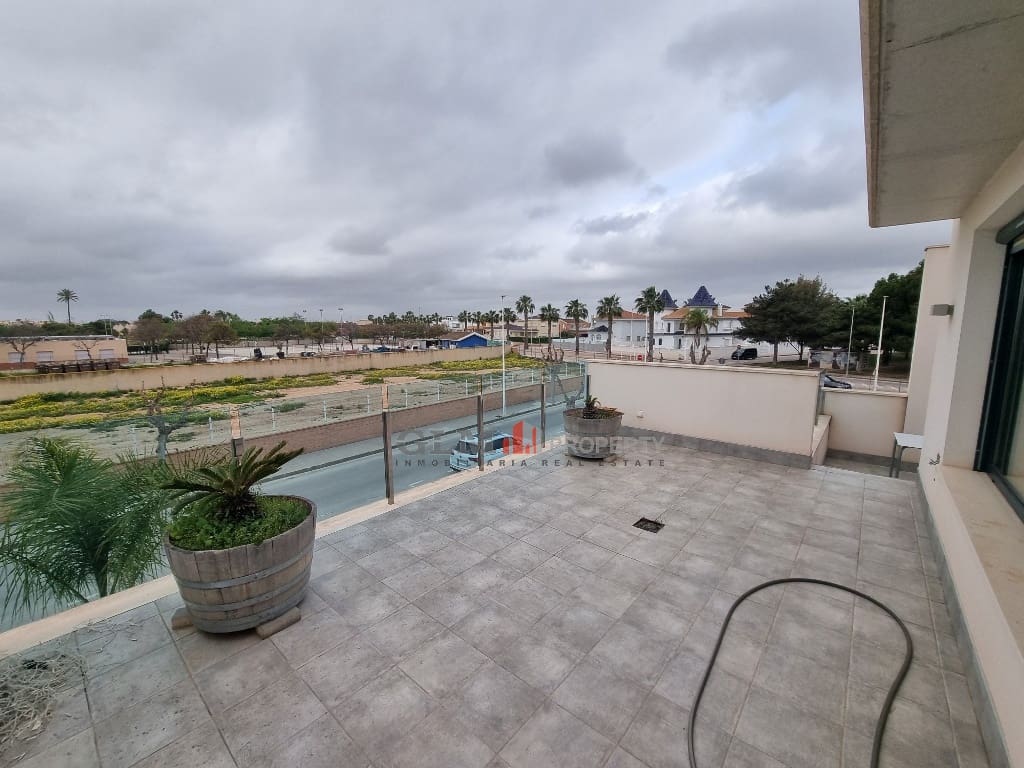 3 soveværelse Lejlighed til salg i Los Alcazares - € 699.950 (Ref: 9653015)