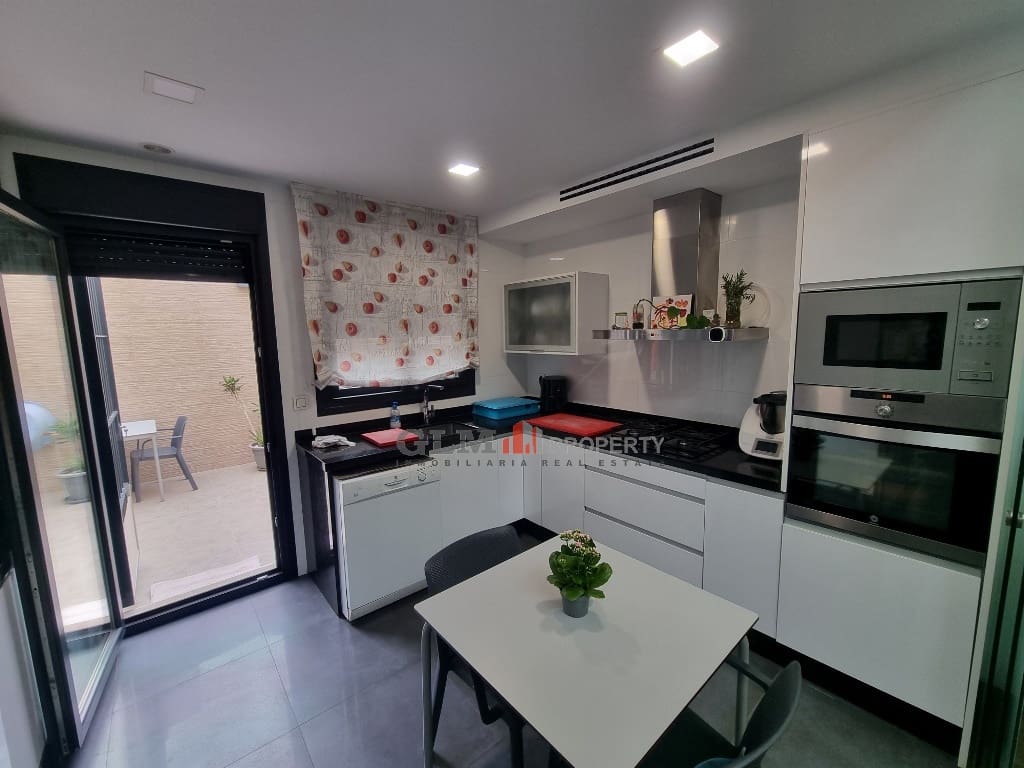 3 soveværelse Lejlighed til salg i Los Alcazares - € 699.950 (Ref: 9653015)