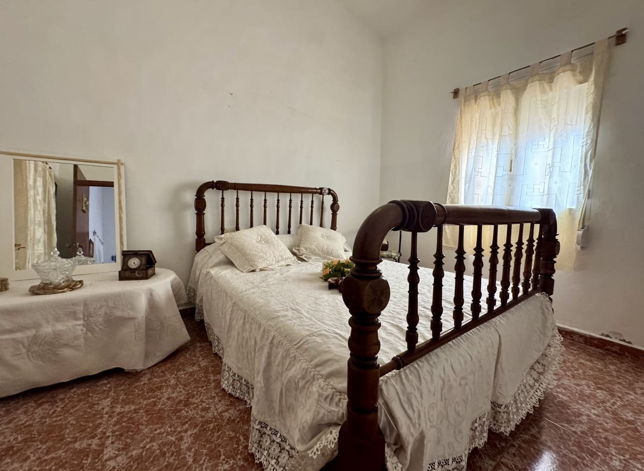 4 slaapkamer Villa te koop in Las Barracas met garage - € 700.000 (Ref: 9654321)
