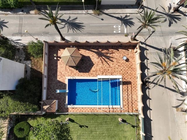 Chalet de 8 habitaciones en Cabo Roig, Orihuela en venta con piscina - 1.490.000 € (Ref: 9715616)