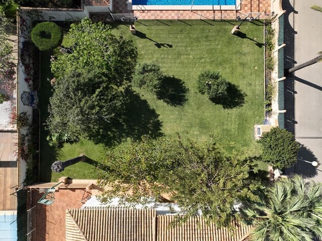 Chalet de 8 habitaciones en Cabo Roig, Orihuela en venta con piscina - 1.490.000 € (Ref: 9715616)