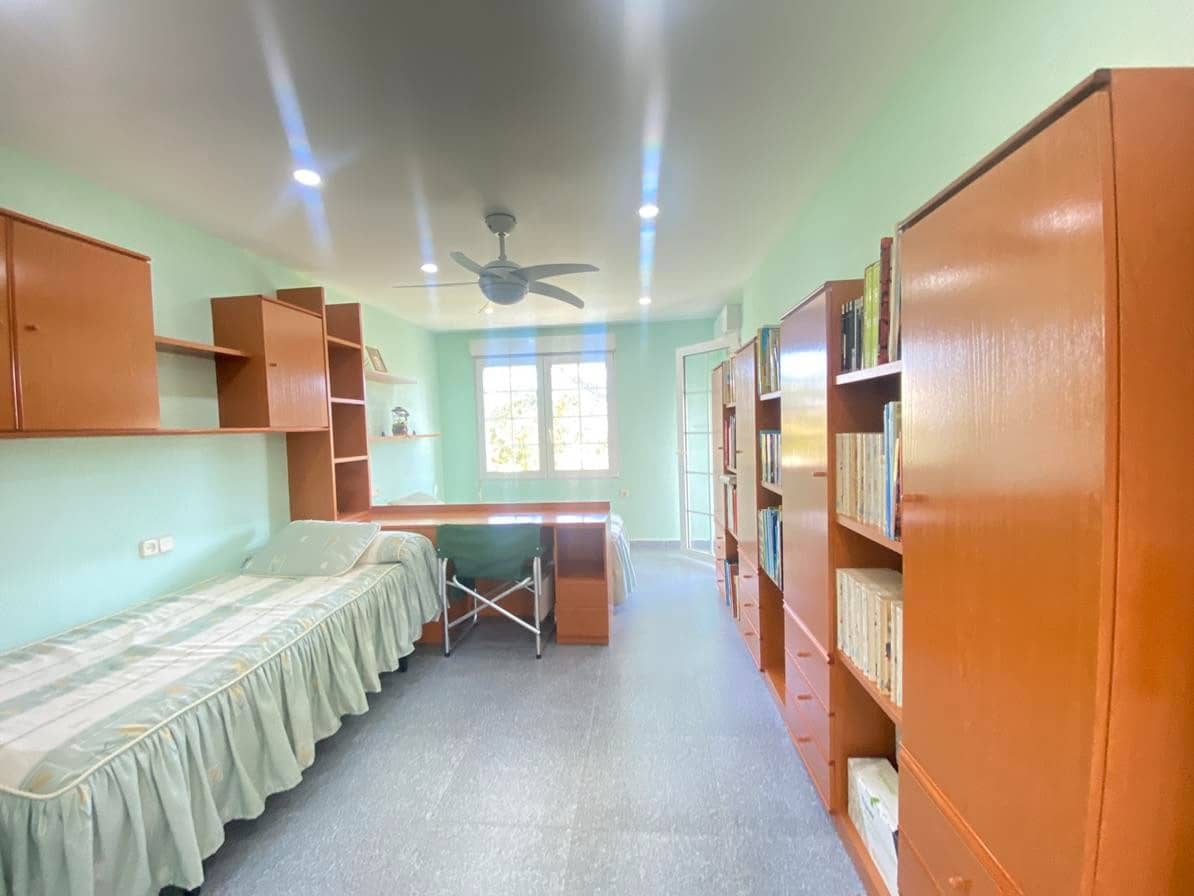 8 bedroom Villa for sale in Cabo Roig with pool - € 1,490,000 (Ref: 9715616)