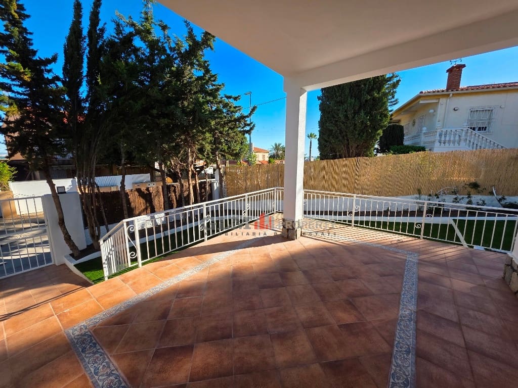 4 slaapkamer Appartement te koop in El Carmoli - € 410.000 (Ref: 9806704)