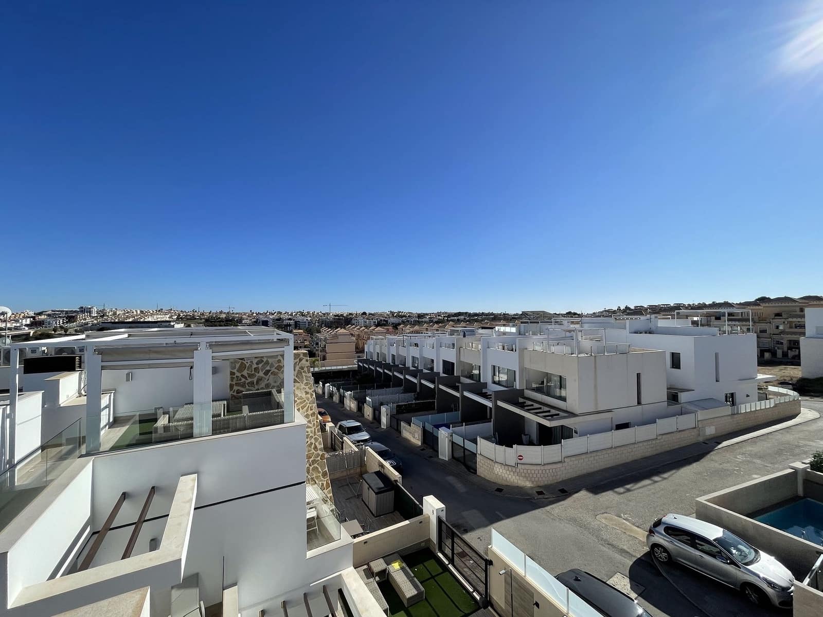 2 bedroom Semi-detached Villa for sale in Villamartin with pool - € 284,000 (Ref: 9866062)