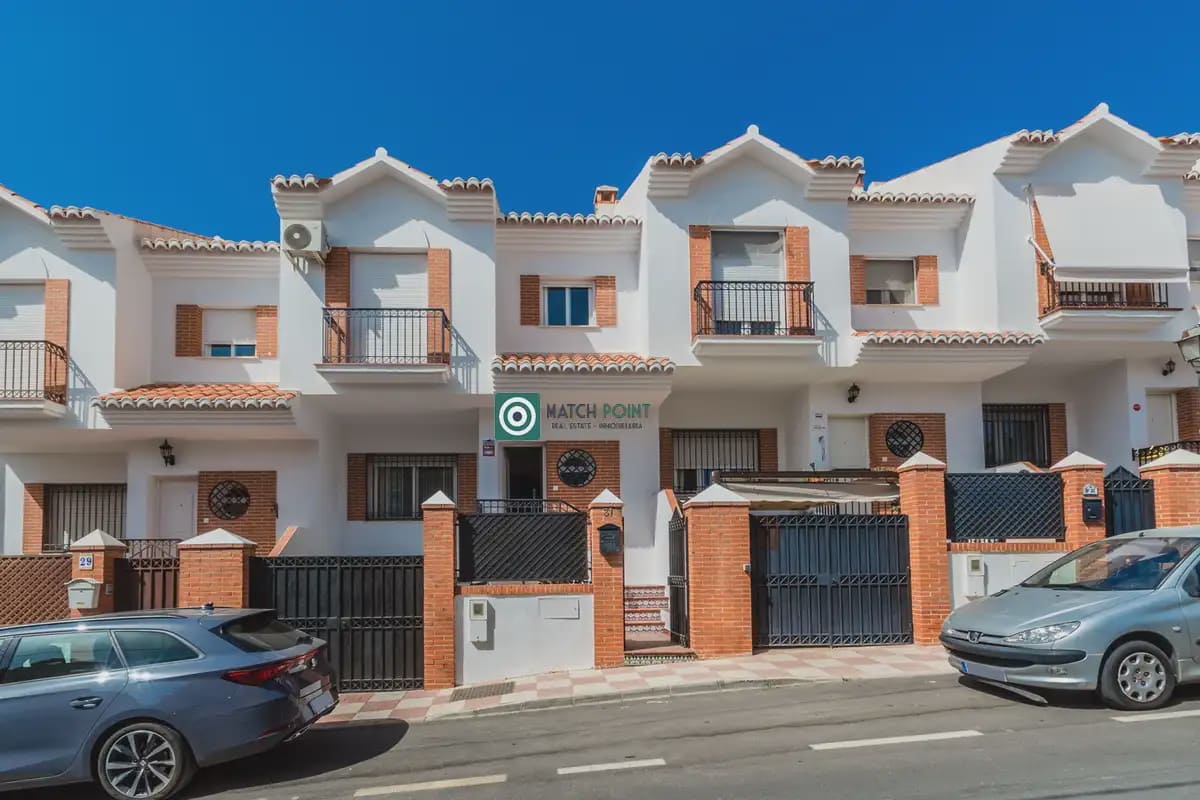 3 sypialnia Dom do wynajęcia w La Zubia z basenem garażem - 1 100 € (Ref: 10001052)