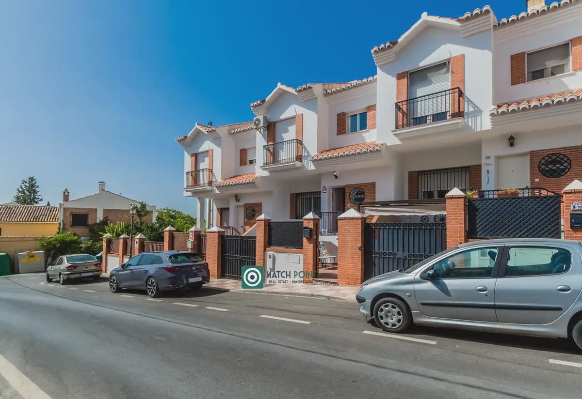 3 sypialnia Dom do wynajęcia w La Zubia z basenem garażem - 1 100 € (Ref: 10001052)