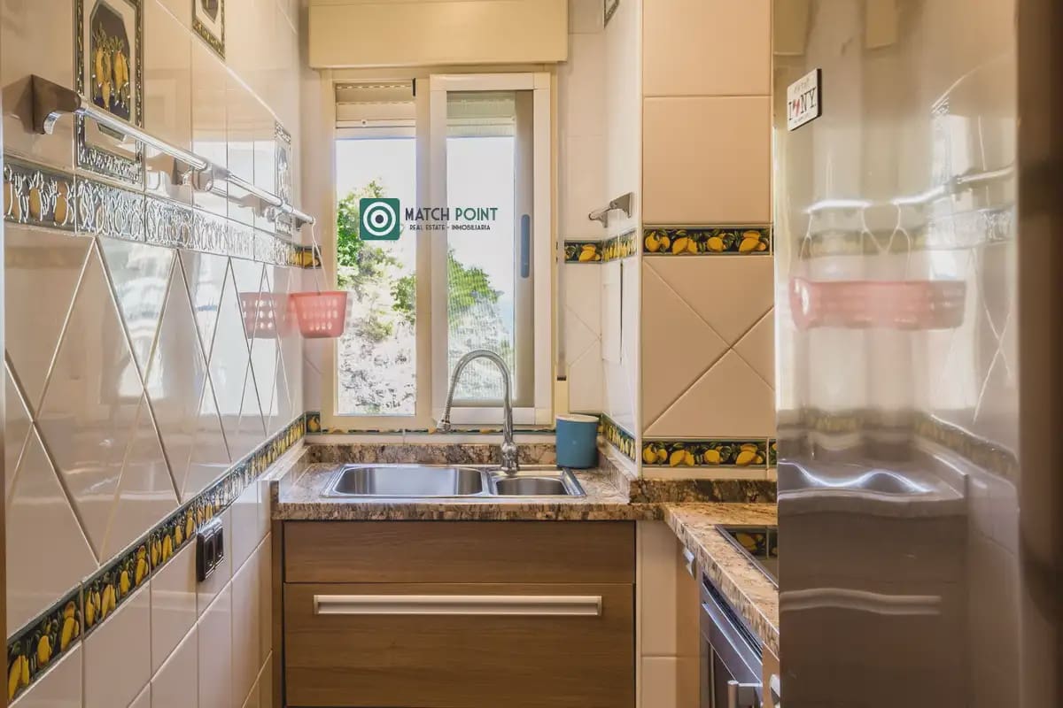Appartement de 2 chambres à louer à Almunecar avec piscine garage - 750 € (Ref: 10009474)