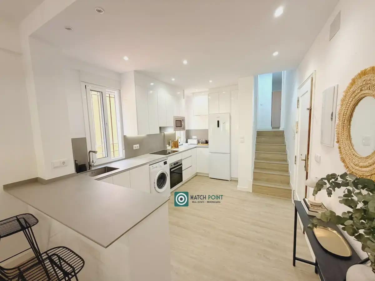 3 bedroom Flat for rent in Almunecar - € 700 (Ref: 10048211)