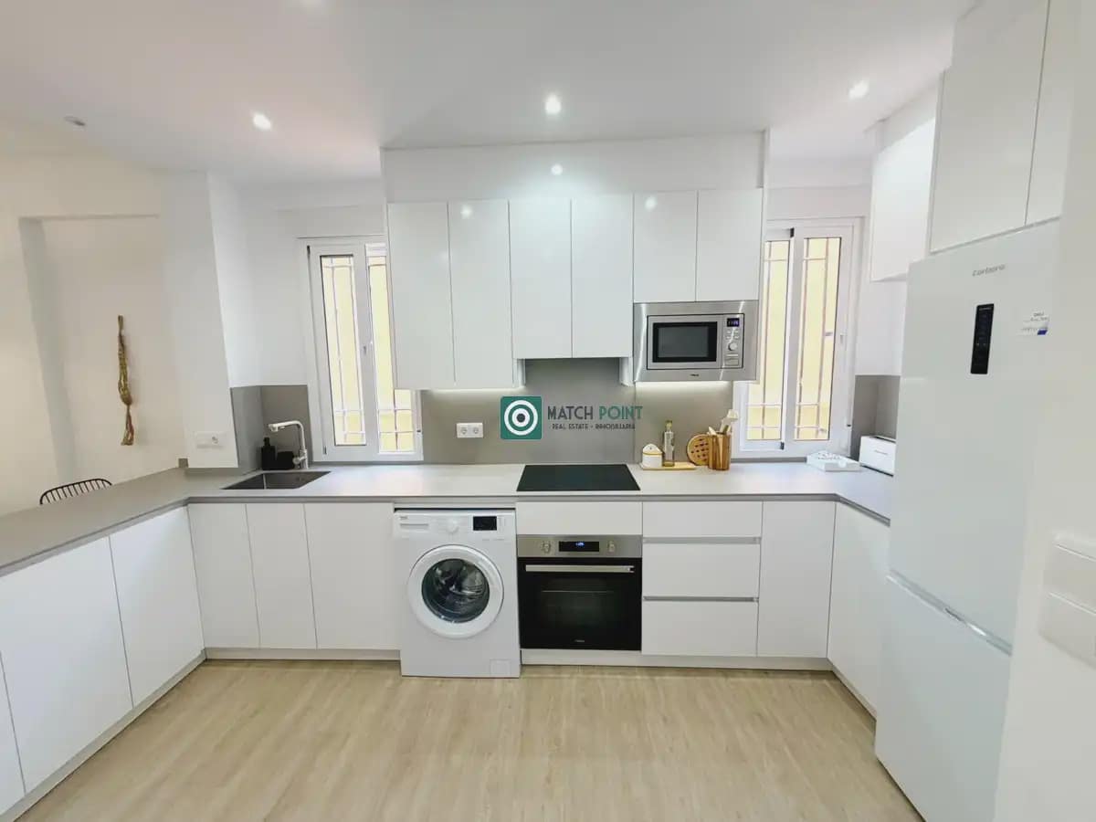3 bedroom Flat for rent in Almunecar - € 700 (Ref: 10048211)
