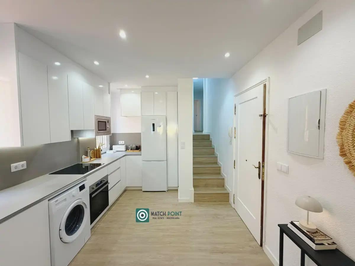 3 bedroom Flat for rent in Almunecar - € 700 (Ref: 10048211)