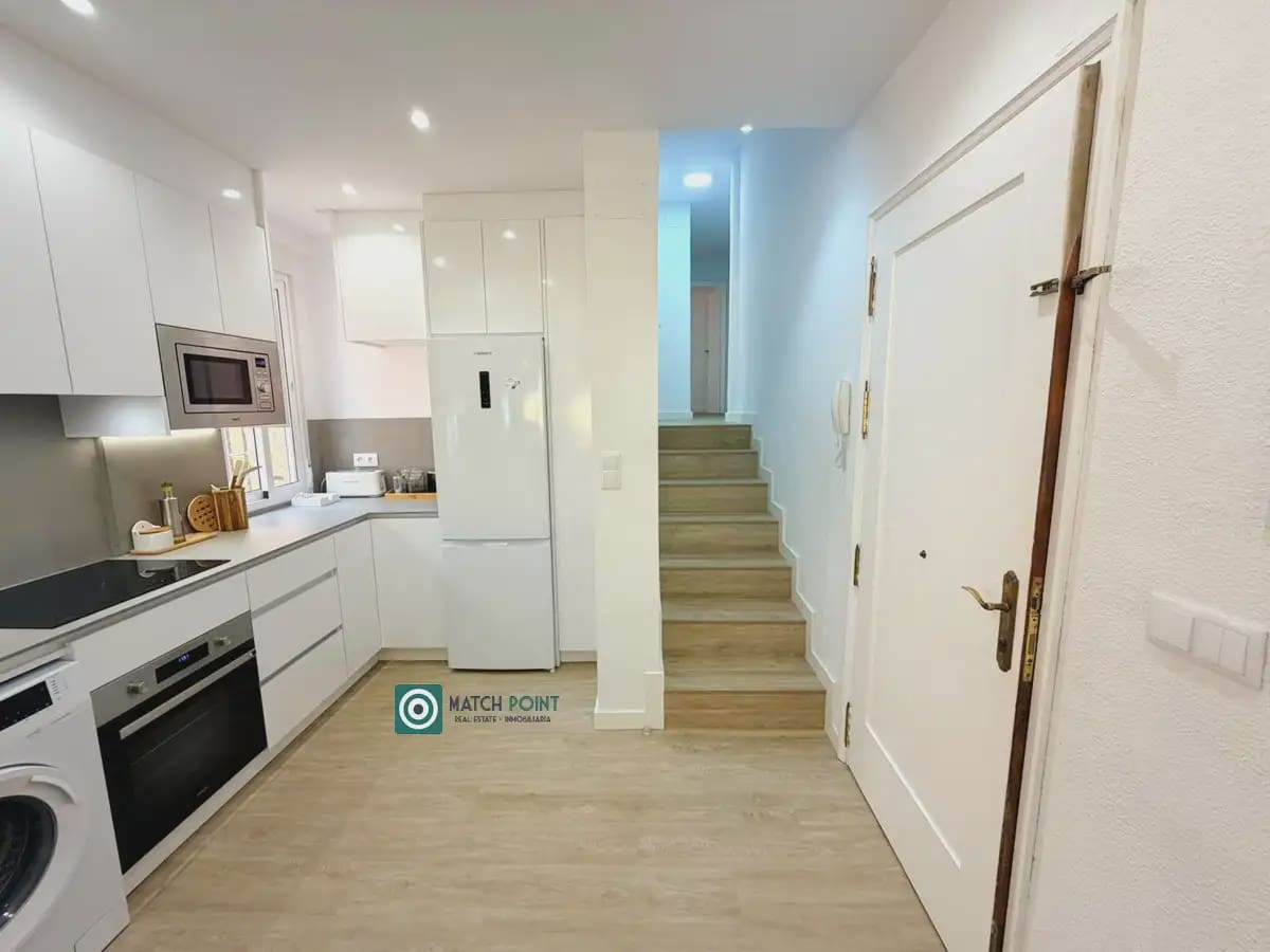 3 bedroom Flat for rent in Almunecar - € 700 (Ref: 10048211)