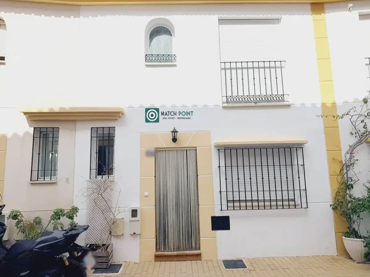 3 Zimmer Reihenhaus zu vermieten in Almunecar mit Pool Garage - 1.000 € (Ref: 10049667)