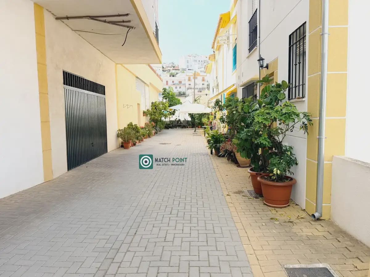 3 Zimmer Reihenhaus zu vermieten in Almunecar mit Pool Garage - 1.000 € (Ref: 10049667)