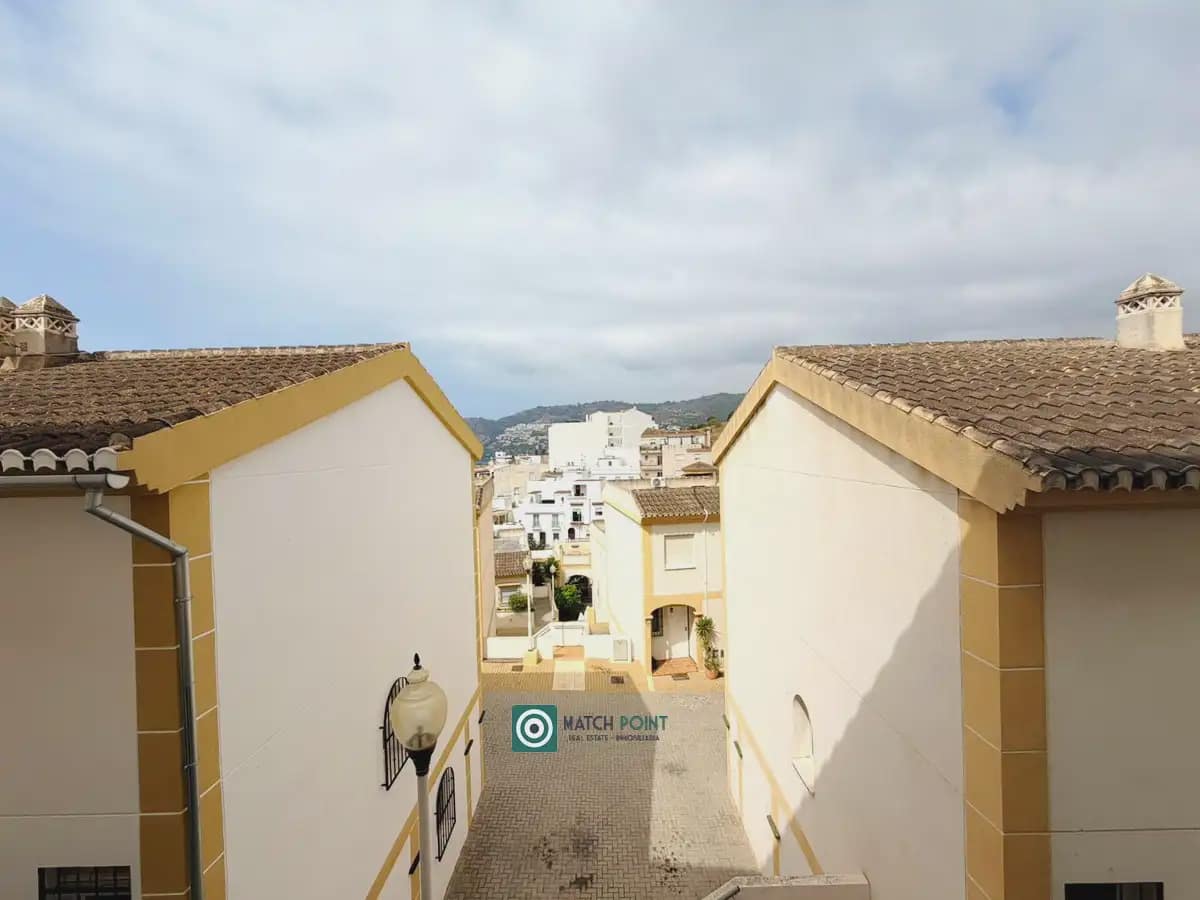 3 Zimmer Reihenhaus zu vermieten in Almunecar mit Pool Garage - 1.000 € (Ref: 10049667)