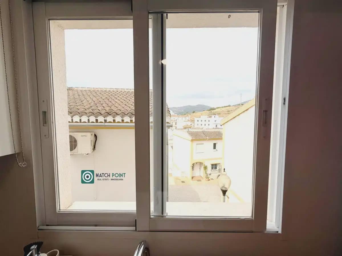 3 Zimmer Reihenhaus zu vermieten in Almunecar mit Pool Garage - 1.000 € (Ref: 10049667)