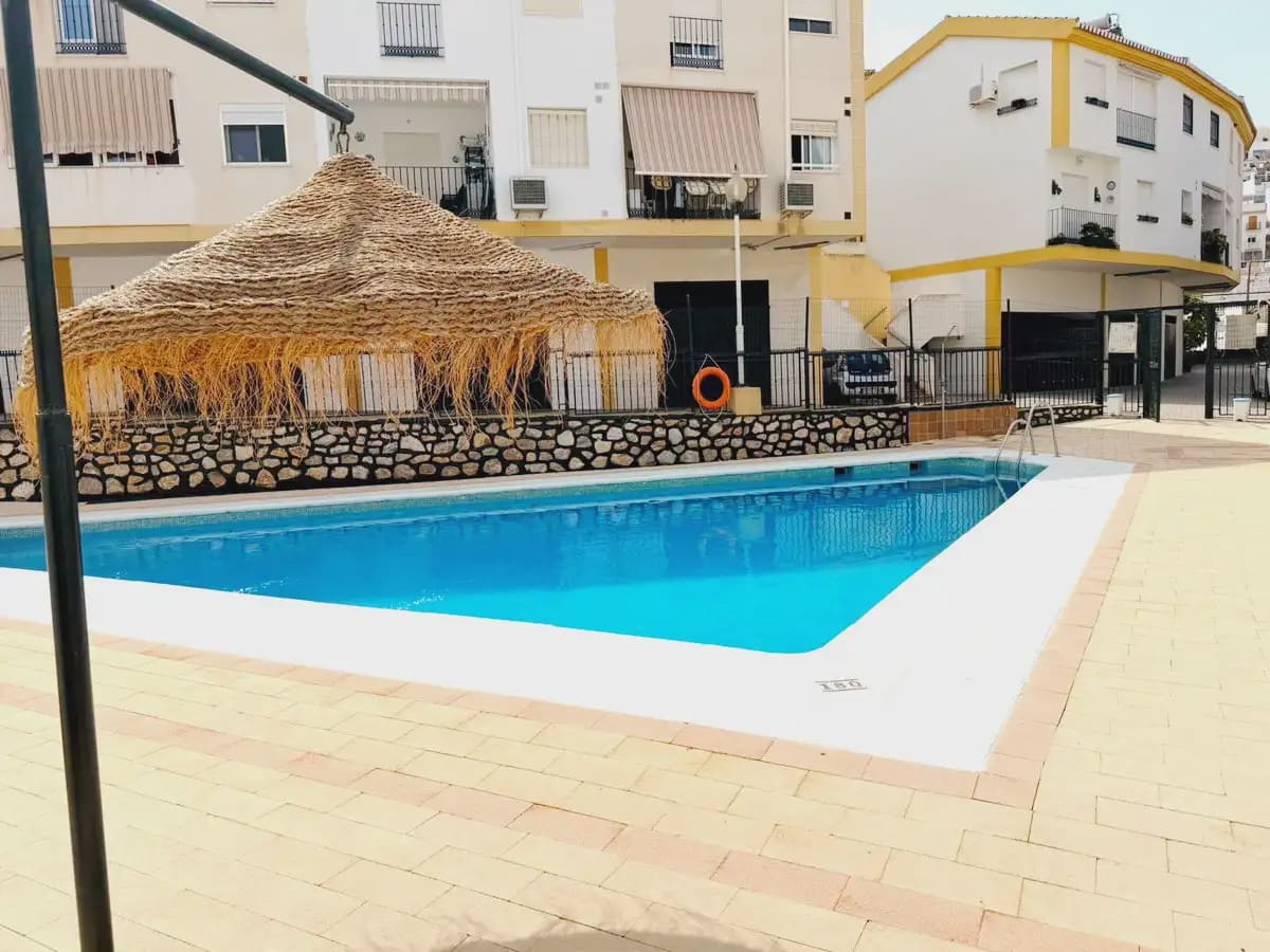 3 Zimmer Reihenhaus zu vermieten in Almunecar mit Pool Garage - 1.000 € (Ref: 10049667)