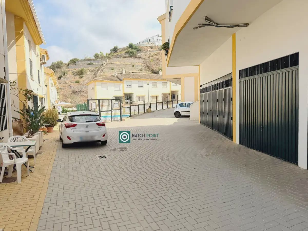 3 Zimmer Reihenhaus zu vermieten in Almunecar mit Pool Garage - 1.000 € (Ref: 10049667)