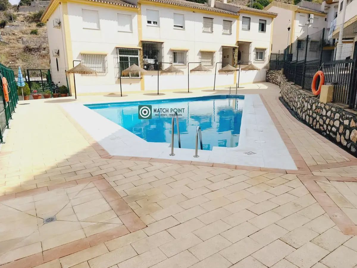3 Zimmer Reihenhaus zu vermieten in Almunecar mit Pool Garage - 1.000 € (Ref: 10049667)