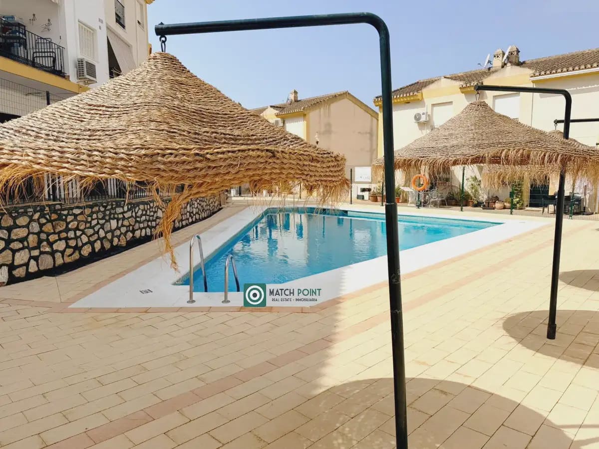 3 Zimmer Reihenhaus zu vermieten in Almunecar mit Pool Garage - 1.000 € (Ref: 10049667)