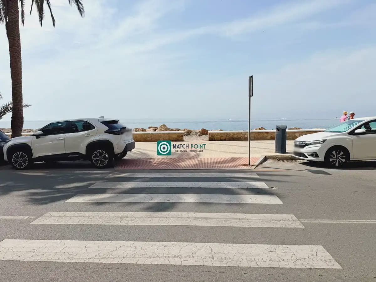 3 soveværelse Strandlejlighed til leje i Almunecar med garage - € 800 (Ref: 10055725)