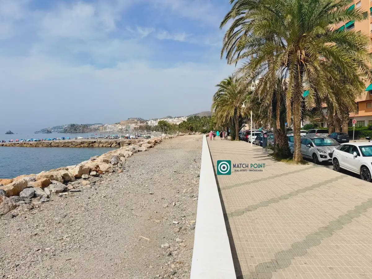 3 soveværelse Strandlejlighed til leje i Almunecar med garage - € 800 (Ref: 10055725)