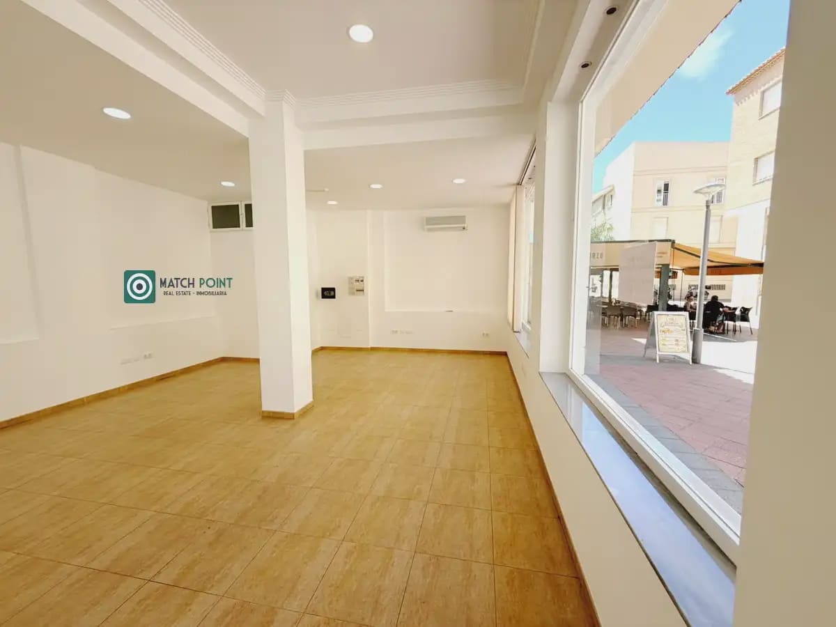 Kaupallinen vuokrattavana paikassa Almunecar - 900 € (Ref: 10130414)