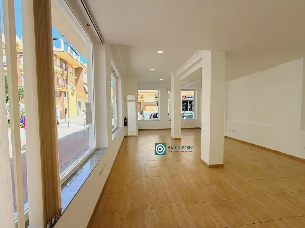Kaupallinen vuokrattavana paikassa Almunecar - 900 € (Ref: 10130414)