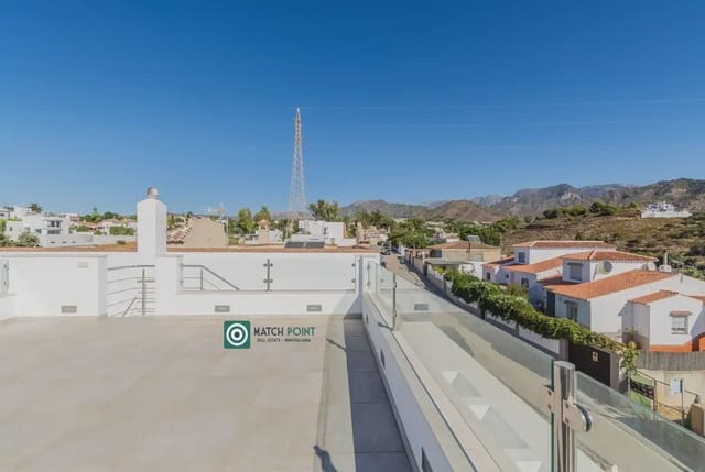 4 soveværelse Villa til salg i Avda Pescia - Ctra de Frigiliana, Nerja med swimmingpool garage - € 649.000 (Ref: 10133817)