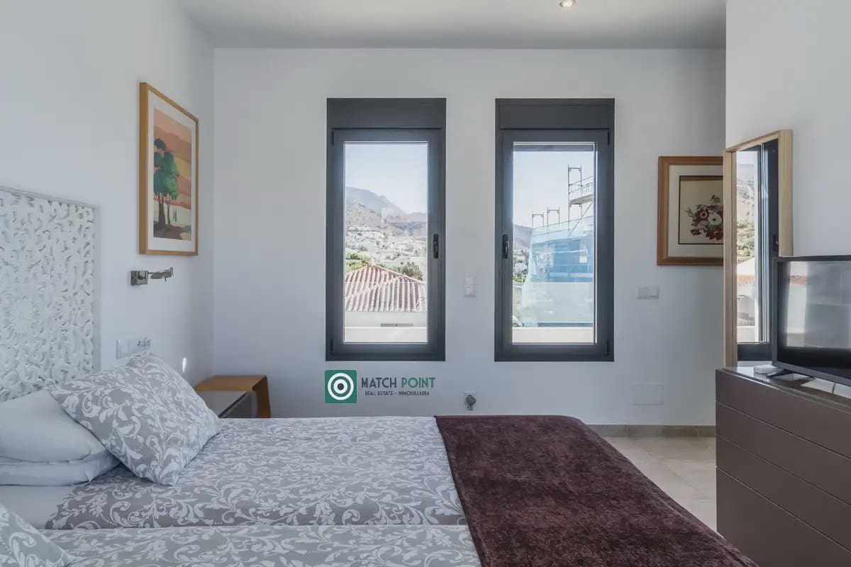 4 soveværelse Villa til salg i Nerja med swimmingpool garage - € 649.000 (Ref: 10133817)