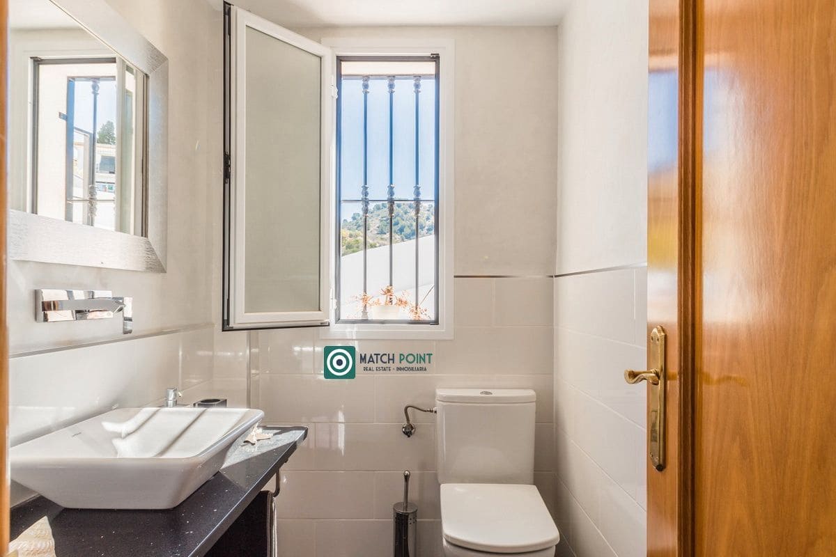 3 bedroom Semi-detached Villa for rent in Almunecar with pool garage - € 1,700 (Ref: 7527335)