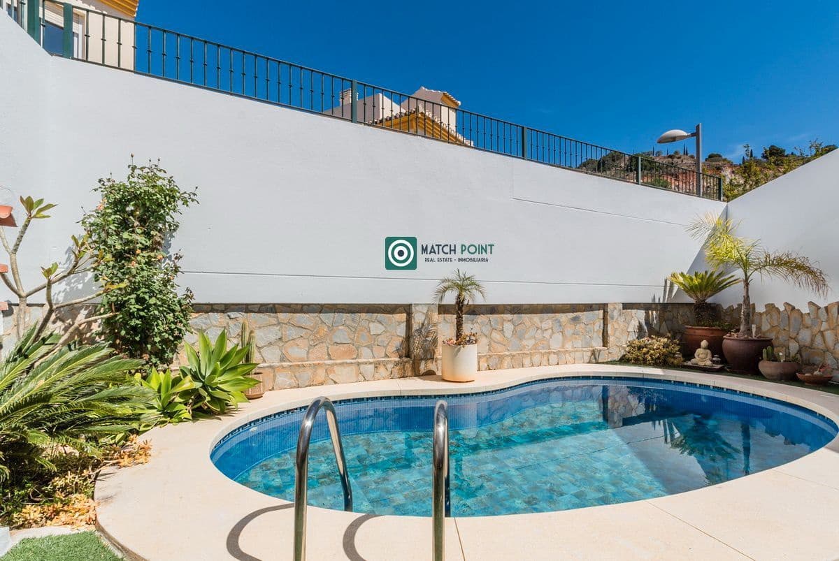 3 bedroom Semi-detached Villa for rent in Almunecar with pool garage - € 1,700 (Ref: 7527335)