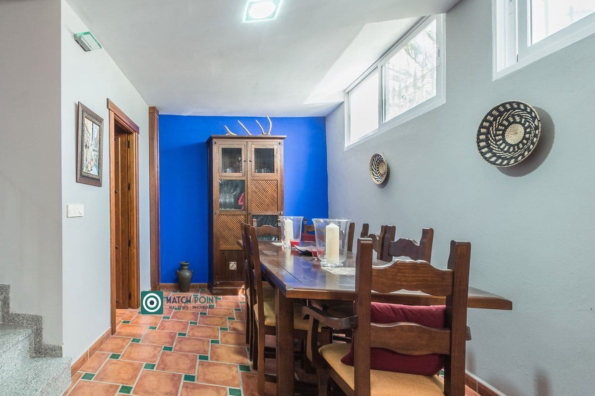 3 bedroom Semi-detached Villa for rent in Almunecar with pool garage - € 1,700 (Ref: 7527335)