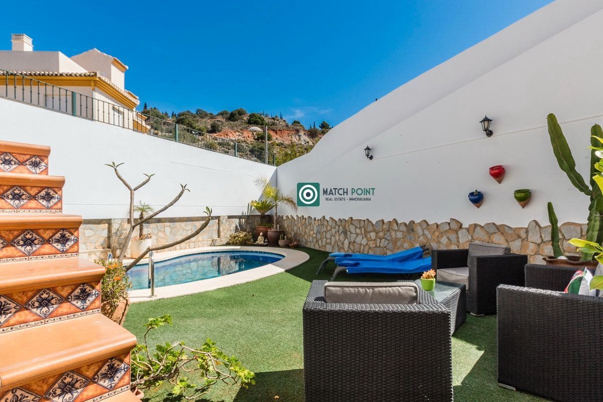 3 bedroom Semi-detached Villa for rent in Almunecar with pool garage - € 1,700 (Ref: 7527335)