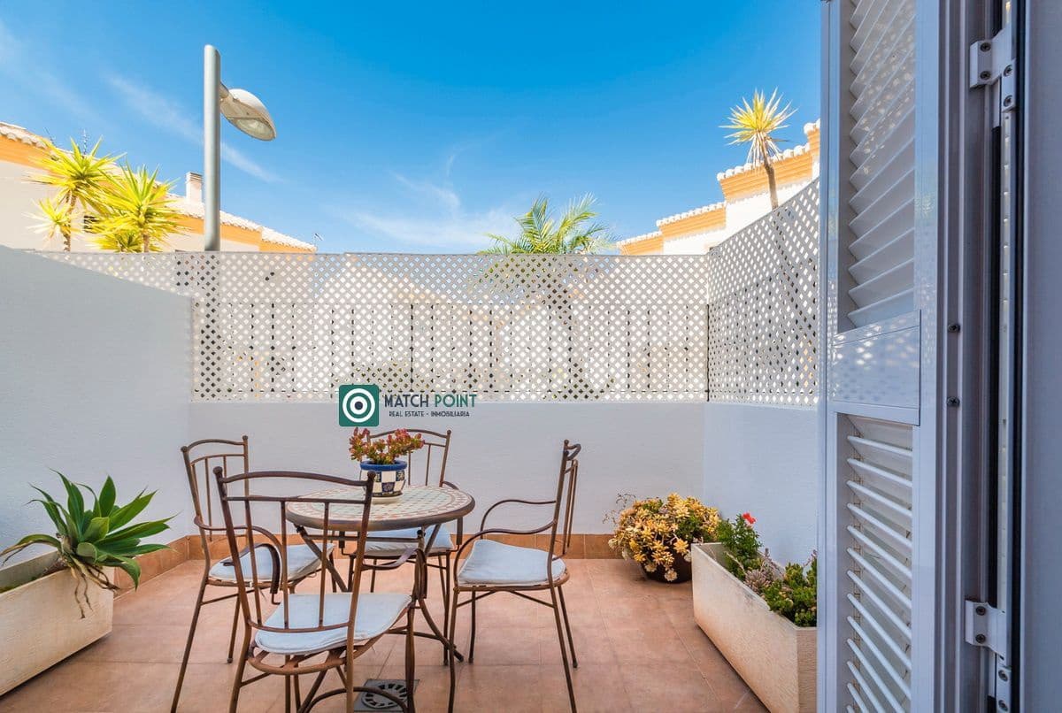 3 bedroom Semi-detached Villa for rent in Almunecar with pool garage - € 1,700 (Ref: 7527335)