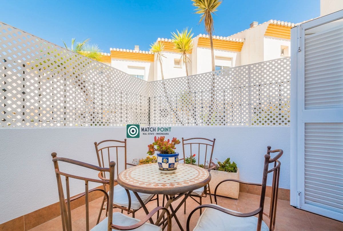 3 bedroom Semi-detached Villa for rent in Almunecar with pool garage - € 1,700 (Ref: 7527335)