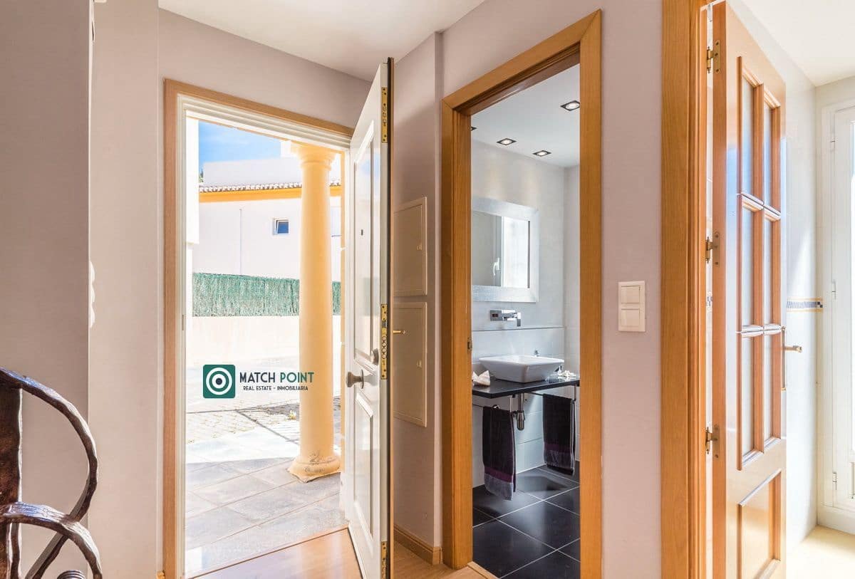 3 bedroom Semi-detached Villa for rent in Almunecar with pool garage - € 1,700 (Ref: 7527335)